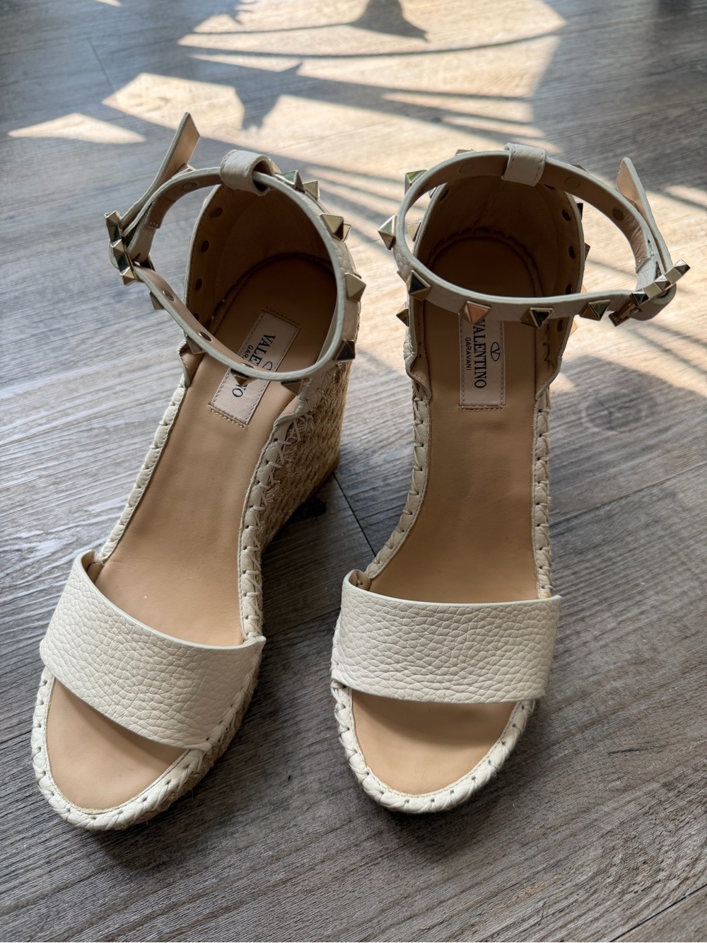 ✨NEW✨Valentino Ivory Leather Rockstud Espadrille Wedges - Size 37 - Picture 2 of 5